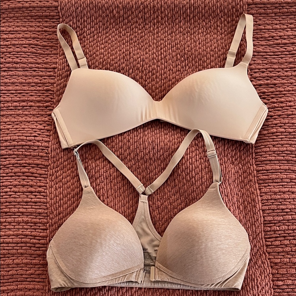Light Brown Bra’s. One is Intimissimi from Italy and the other is Warners.